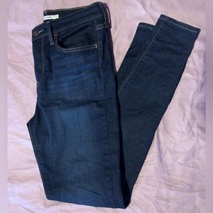 dark wash levi’s skinny jeans